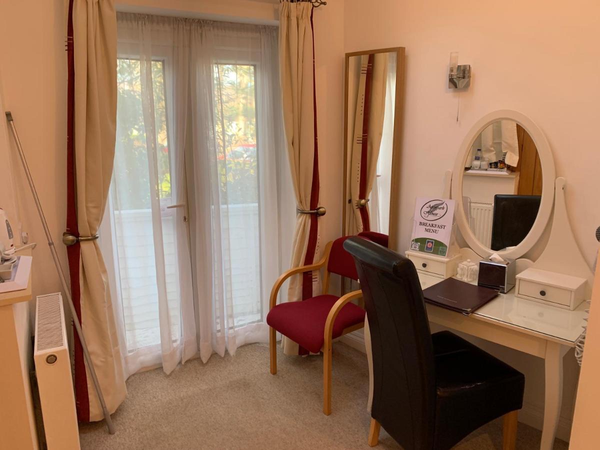 Avonpark House Bed & Breakfast Стратфорд на Ейвън Екстериор снимка